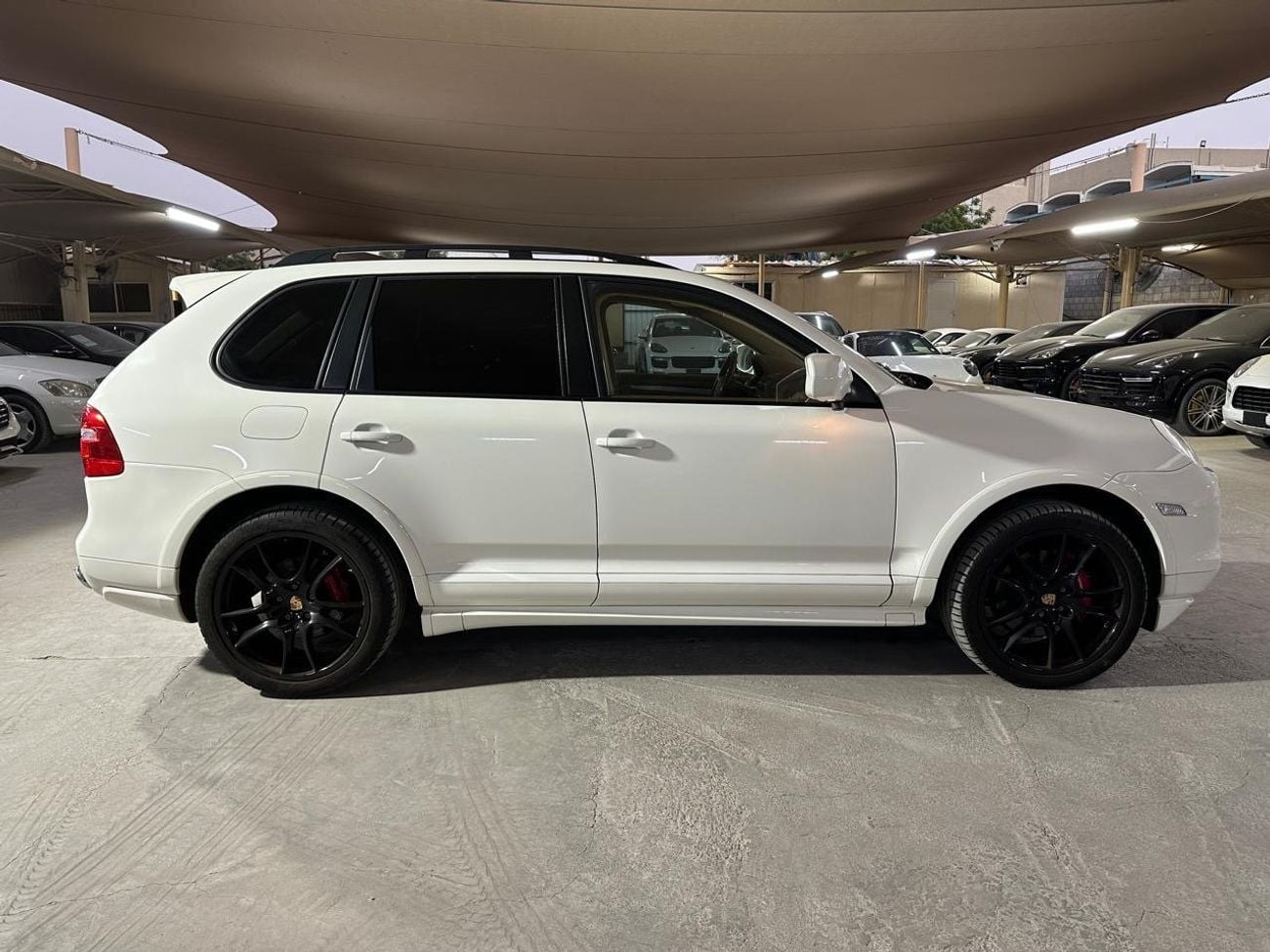 Porsche Cayenne PORSCHE CAYENNE GTS 2008 | SUNROOF | TWO KEYS | VERY LOW MILEAGE!