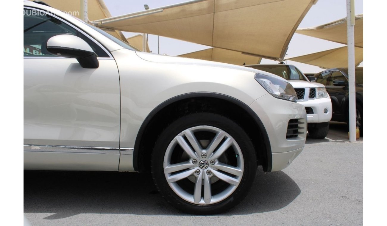 Volkswagen Touareg Sport Comfortline ACCIDENTS FREE - GCC- CAR IS IN PERFECT CONDITION INSIDE OUT