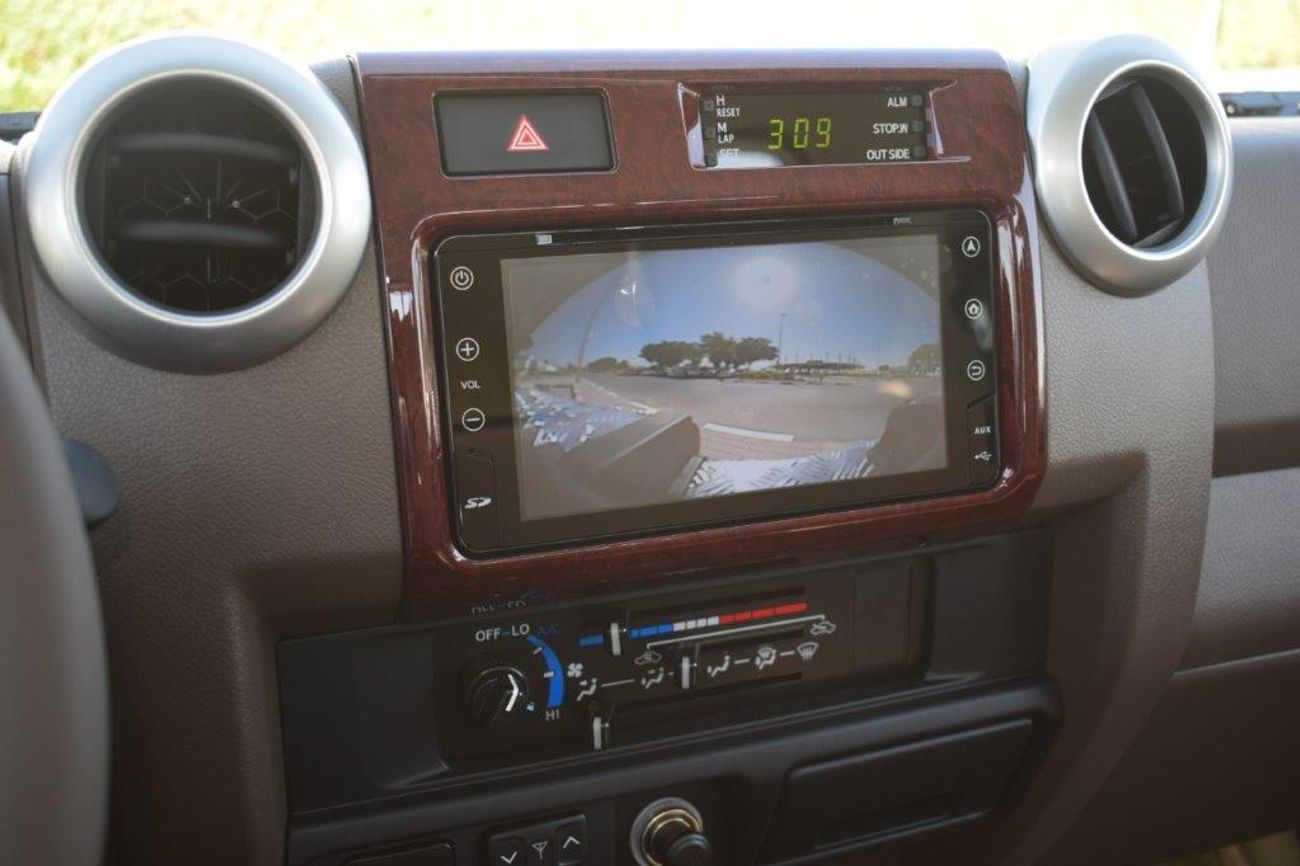 Toyota Land Cruiser Pick Up 79 SINGLE CAB PICKUP LX-G V6 4.0L PETROL 4WD MT