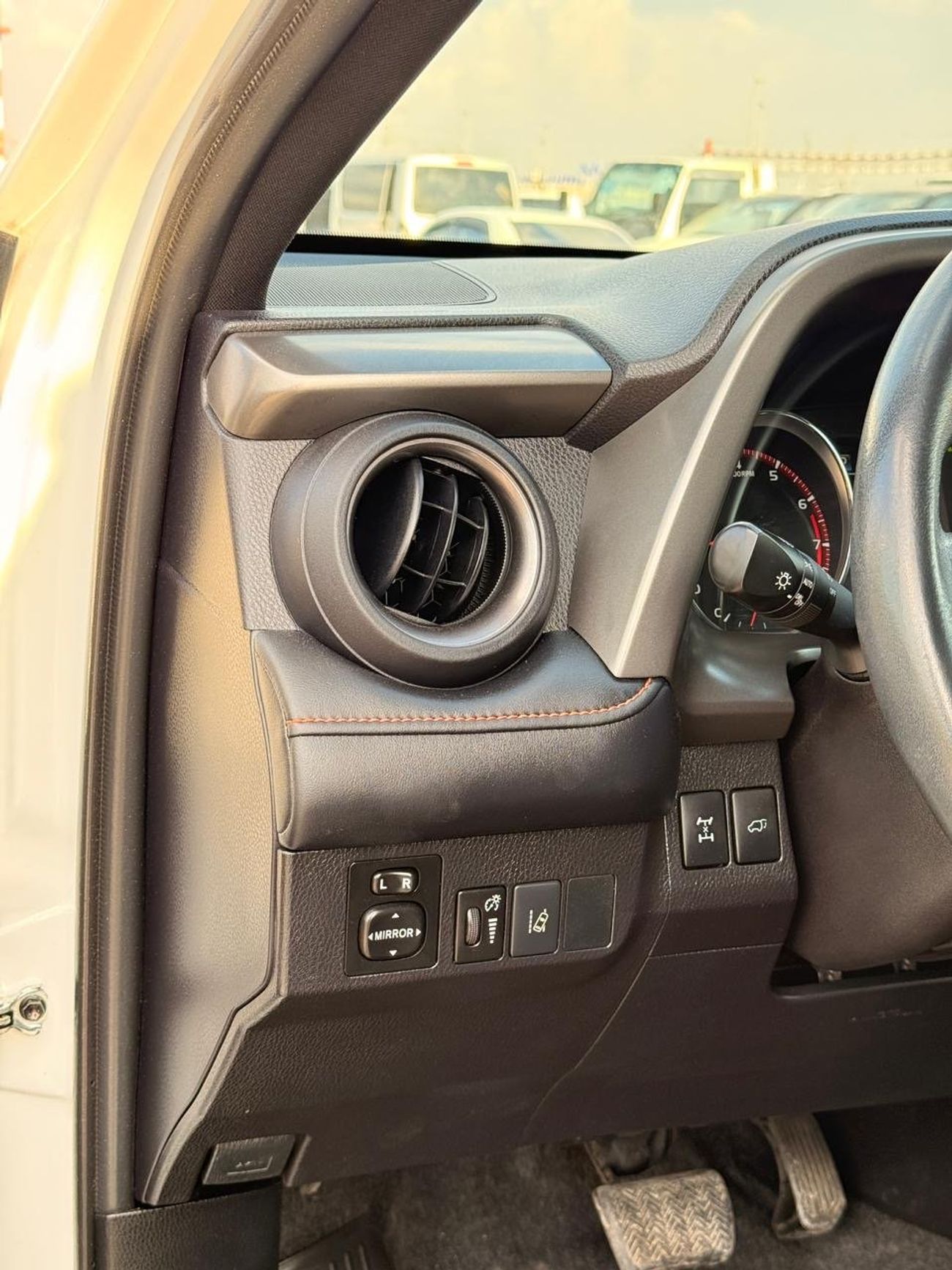 تويوتا راف ٤ SE 2.5L Full option Sunroof, leather 2017