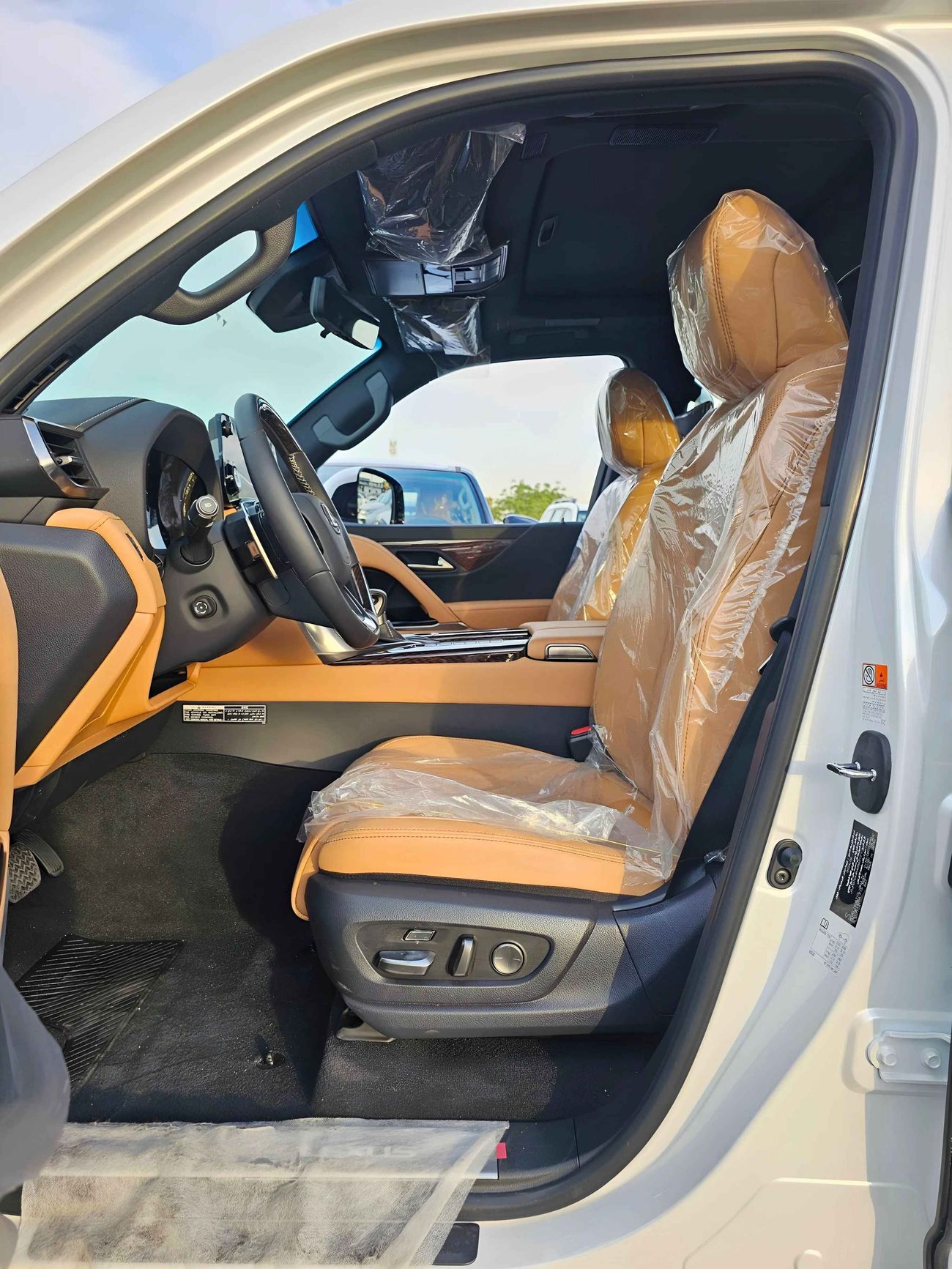 لكزس LX 600 TURBO SPORT / 3.5L V6 / FRONT POWER SEATS /  360* CAMERA / SUNROOF / FULL OPTION (CODE #  69065 )