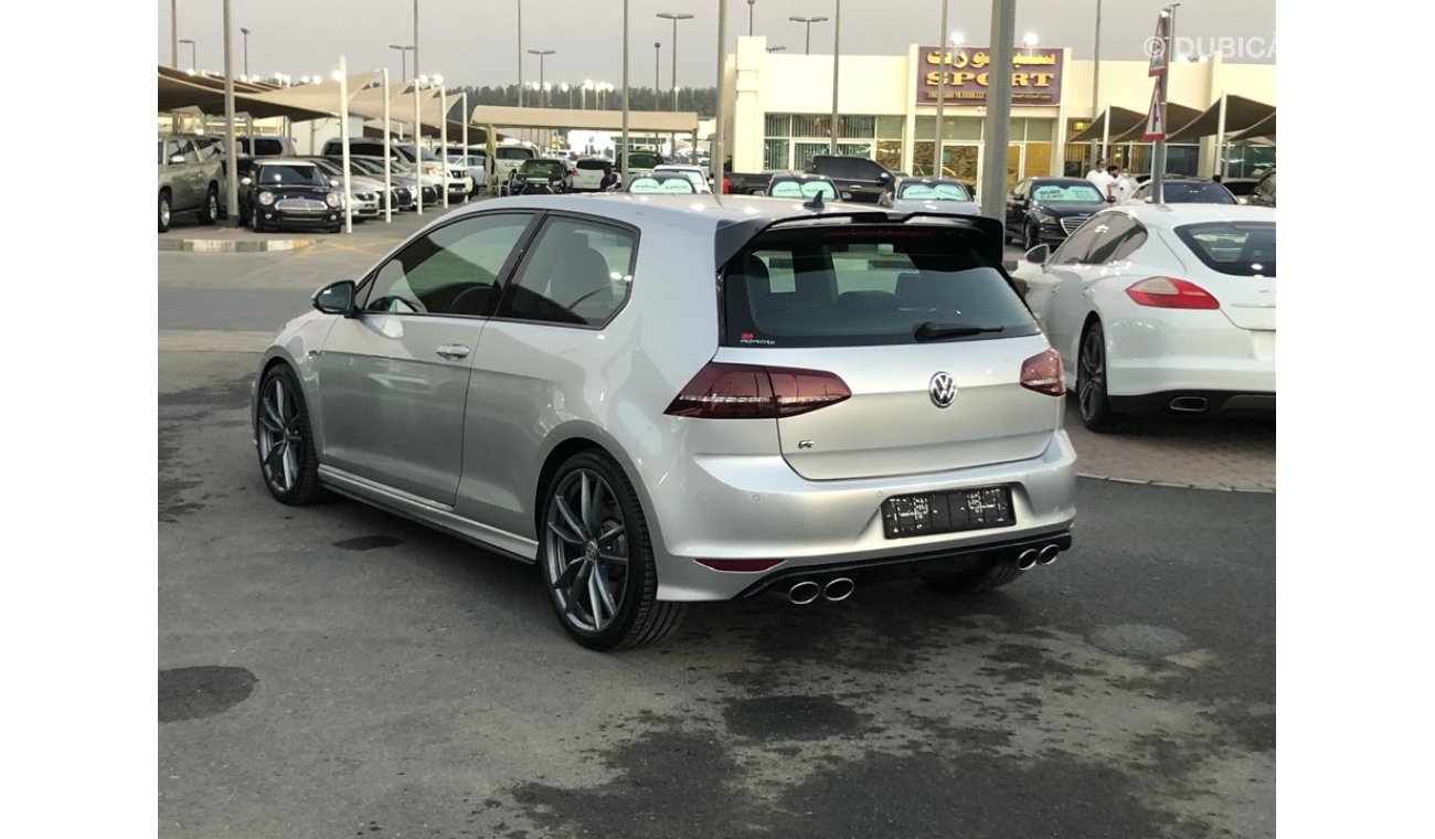 Volkswagen Golf Golf R model 2016 GCC car prefect condition full option panoramic roof leather seats back camera bac