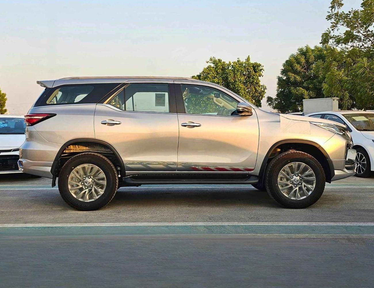 Toyota Fortuner VXR SR5 ADVENTURE / 4.0L V6 PETROL / CLIMATE WITH LEATHER SEATS /DIFFLOCK/ AUTO A/C (CODE # F6HA)