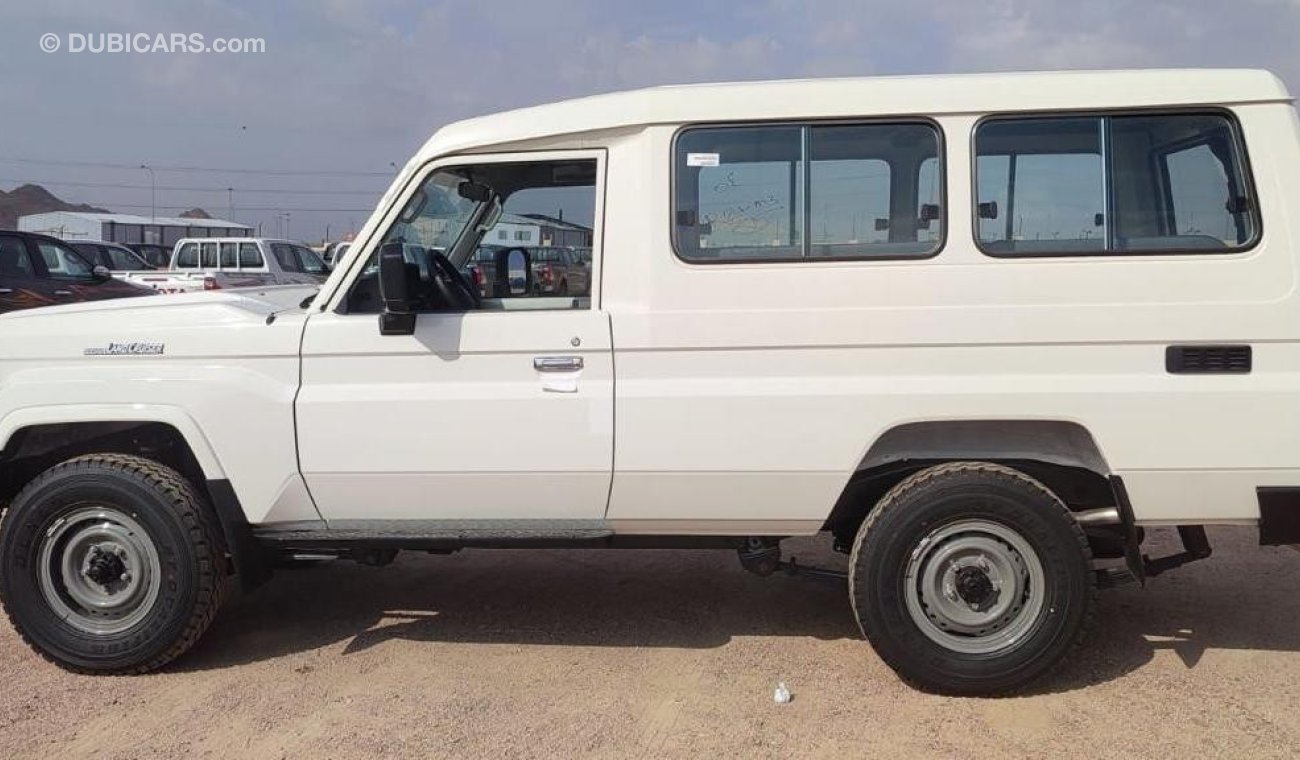 تويوتا لاند كروزر بيك آب TOYOTA LANDCRUISER STEEL ROOF VAN ( HZJ) LC78