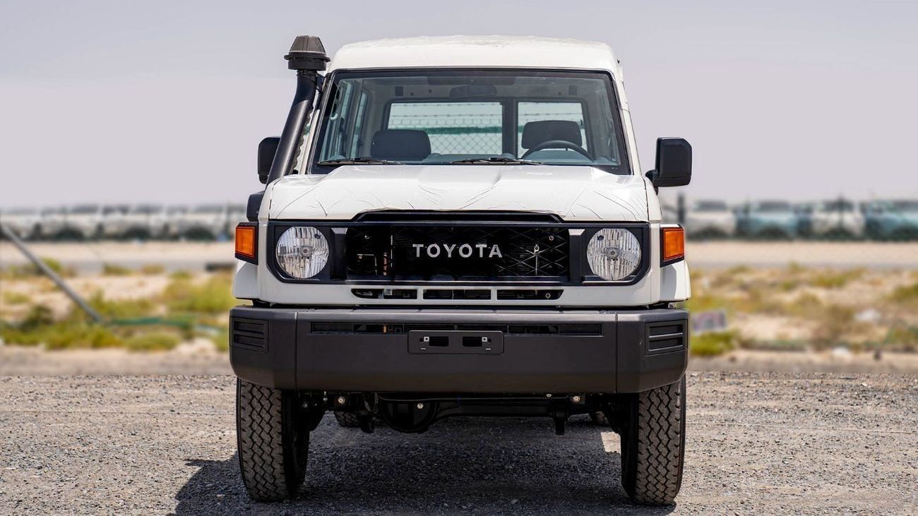 تويوتا لاند كروزر 70 LC 78 HARDTOP 2.8L MT Lc 78 hard top 3 door AT 2.8L