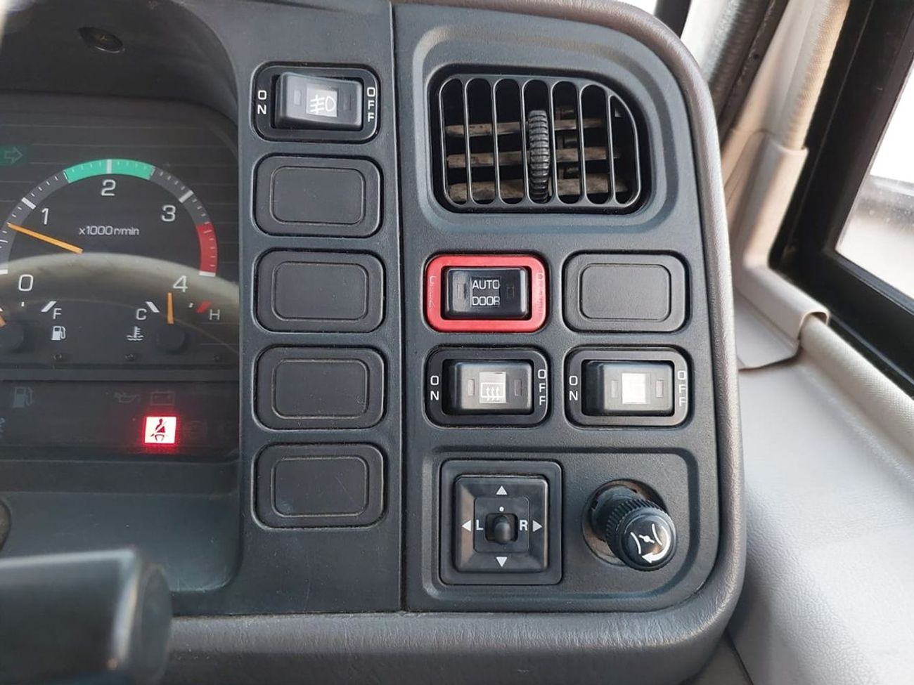 Mitsubishi Rosa MITSUBISHI ROSA BUS RHD 1997 MODEL 4.5 L DIESEL AUTOMATIC(PM41219)