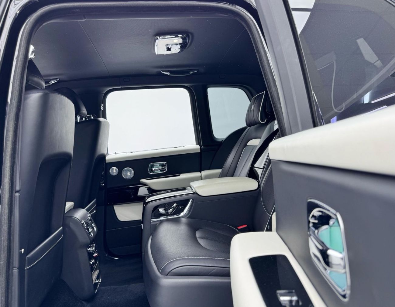 رولز رويس كولينان 2021 Rolls-Royce Cullinan Black Badge, 1 Year Warranty, Full Service History