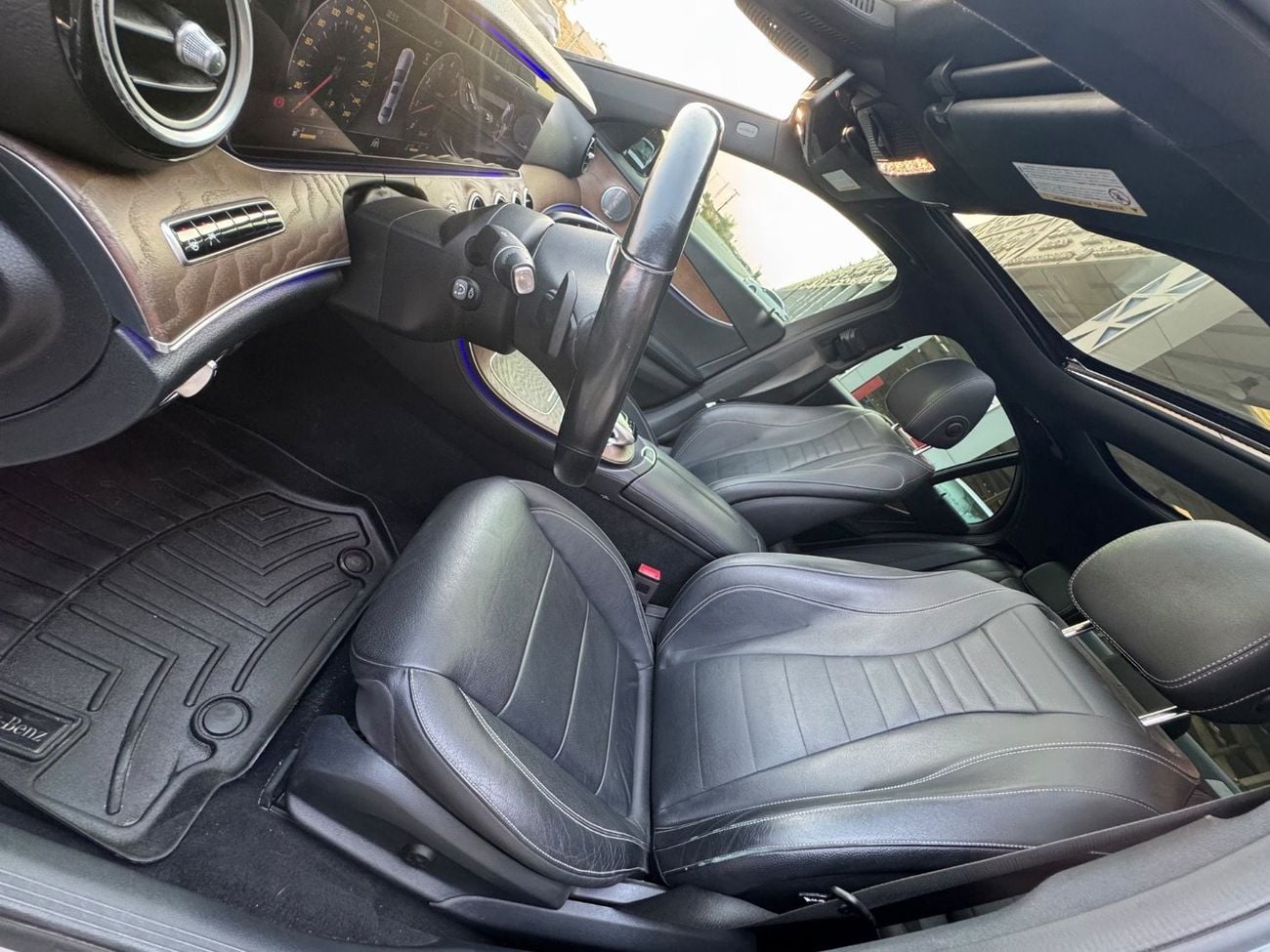 Mercedes Benz E 450 PREMIUM PLUS V6 3.0L TT / BURMESTER SOUND SYSTEMS / 360 CAMERA / AMBIENT LIGTING 64 colors/ RADAR  .../