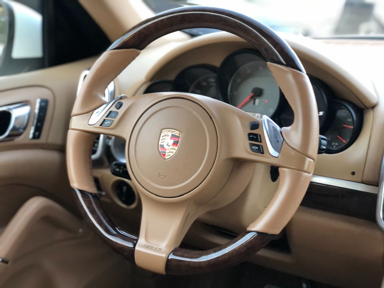 Porsche Cayenne PORSCHE Cayenne S MODEL 2013 GCC CAR PERFECT CONDITION FULL OPTION PANORAMIC ROOF LEATHER SEATS