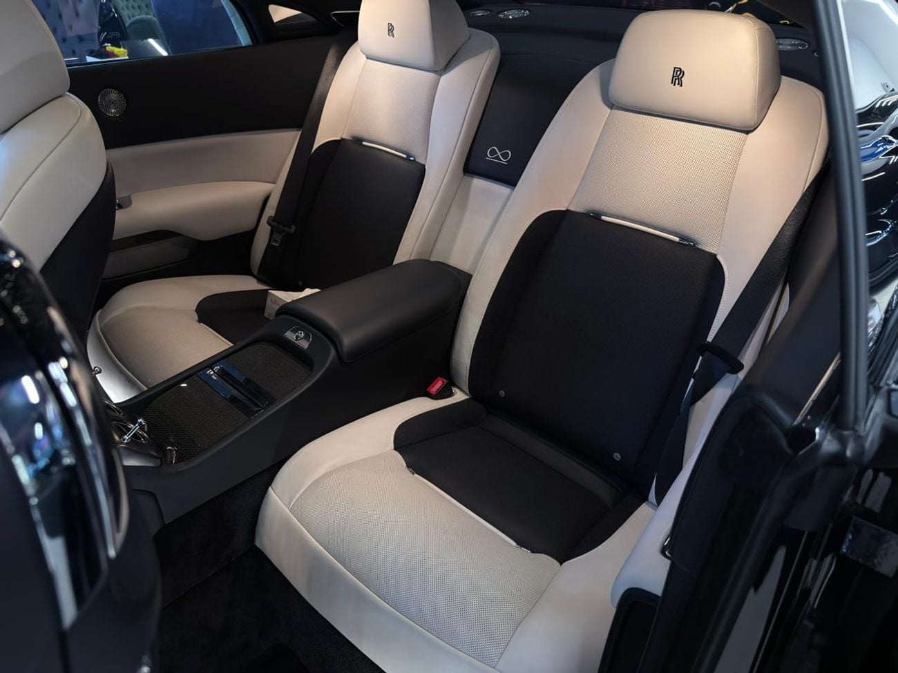 Rolls Royce Wraith STD 2018 Rolls-Royce Wraith Black Badge | Pristine Condition | Under Warranty from German Experts
