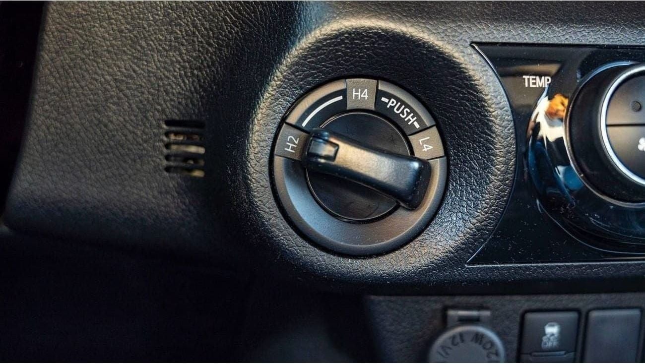 تويوتا هيلوكس 2024 Toyota Hilux DC 2.7L Petrol MT - Red Interior