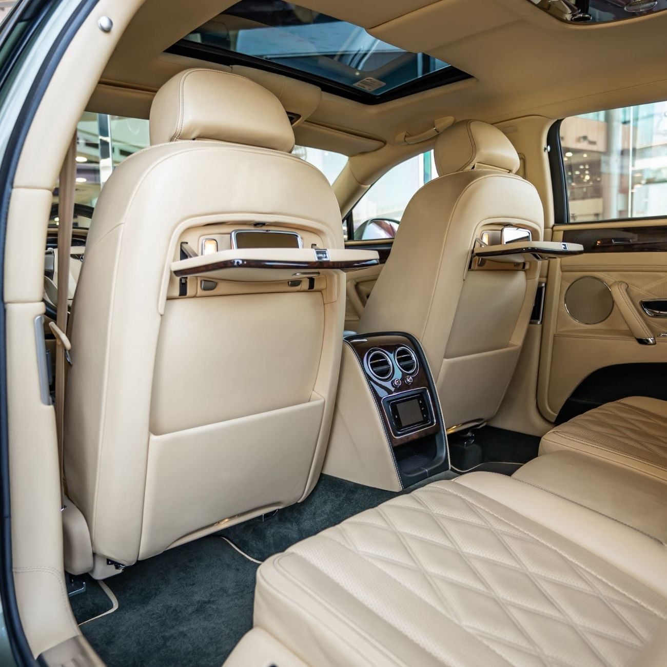 بنتلي فلاينج سبور V8 بنتلي فلاينج سبير 2015، خليجية، قطعت مسافة 40,000 كم فقط