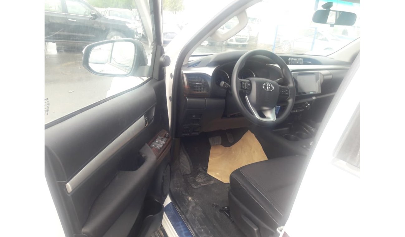 Toyota Hilux FULL OPTION PETROL