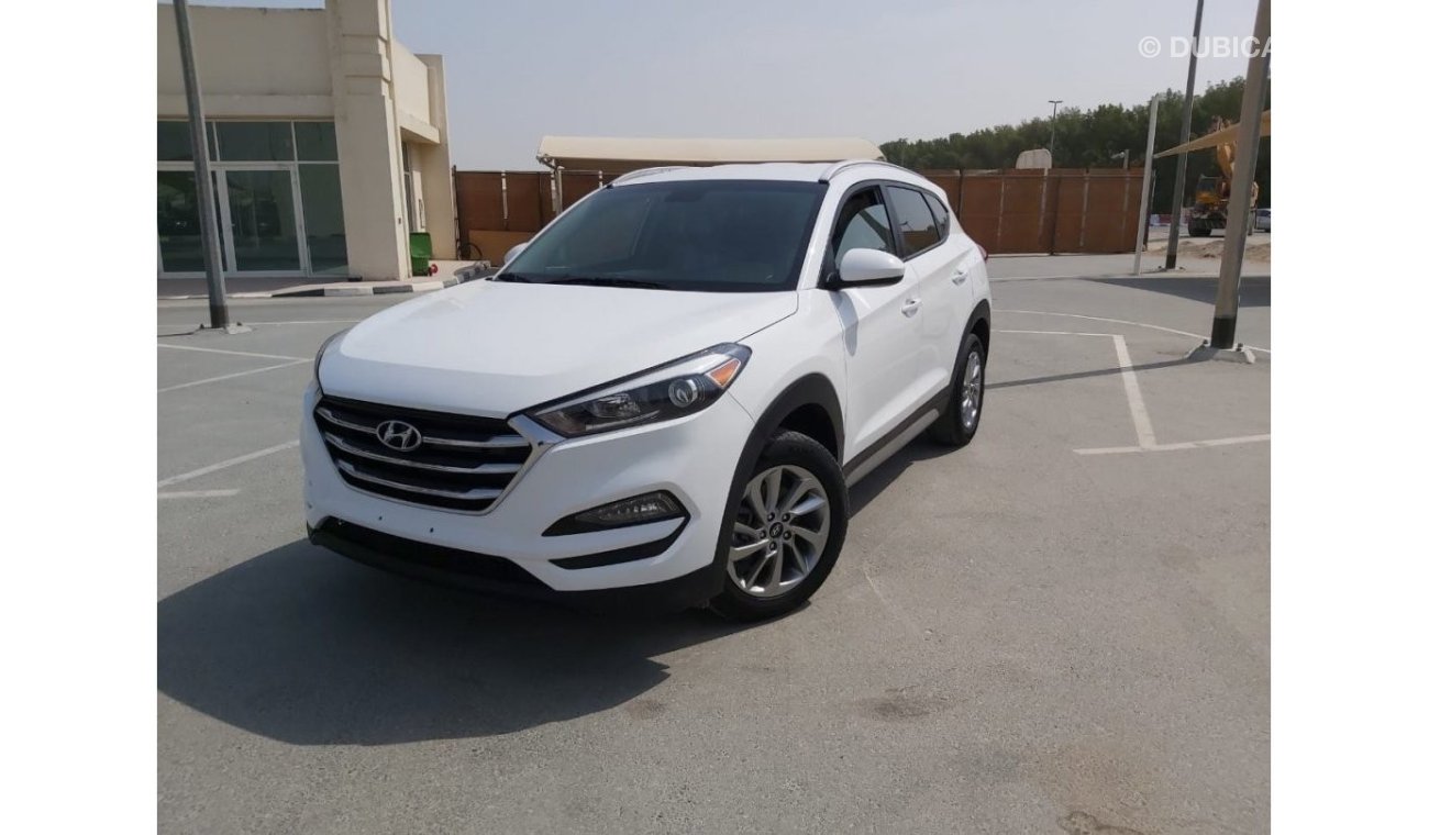 Hyundai Tucson SE - Very Clean Car