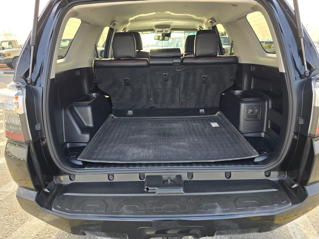 Toyota 4Runner *Offer* 2020 Toyota 4Runner SR5 Premium Black Edition - 4x4 AWD - UAE PASS