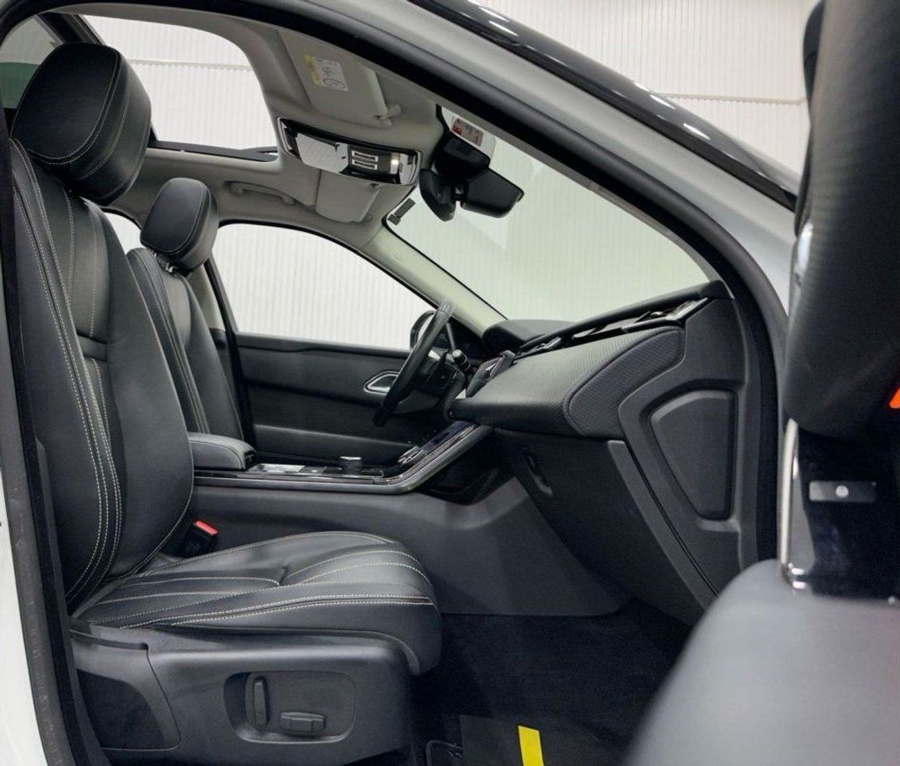 Land Rover Range Rover Velar P380 SE 3.0L 2018 Range Rover Velar P380, 1 Year Unlimited Km Warranty, Full Service History, GCC