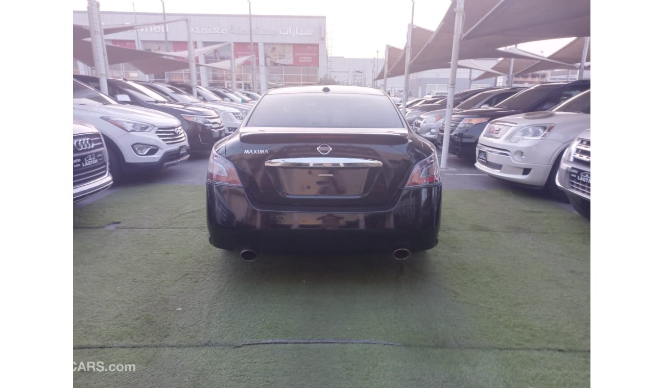 Nissan Maxima Imported 2014 model number one leather hatch cruise control control wheels sensors in excellent cond