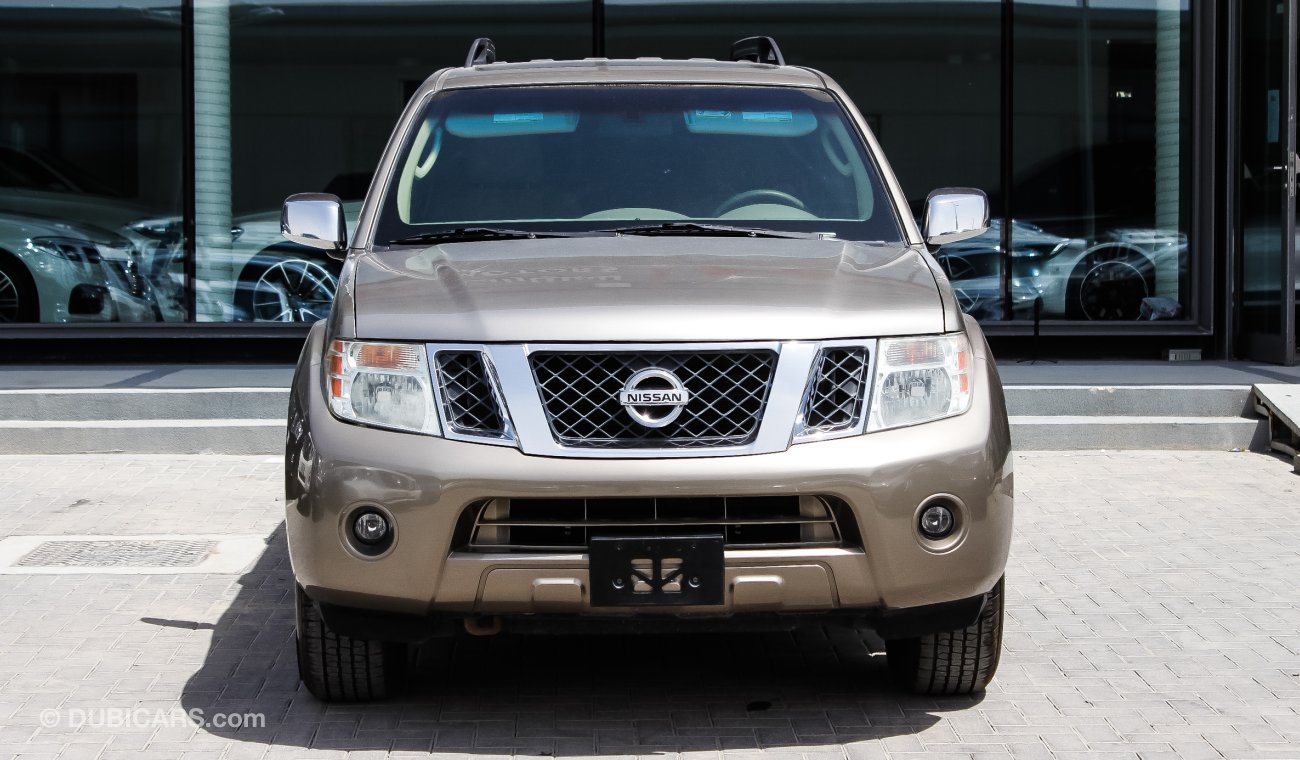 Nissan Pathfinder SE