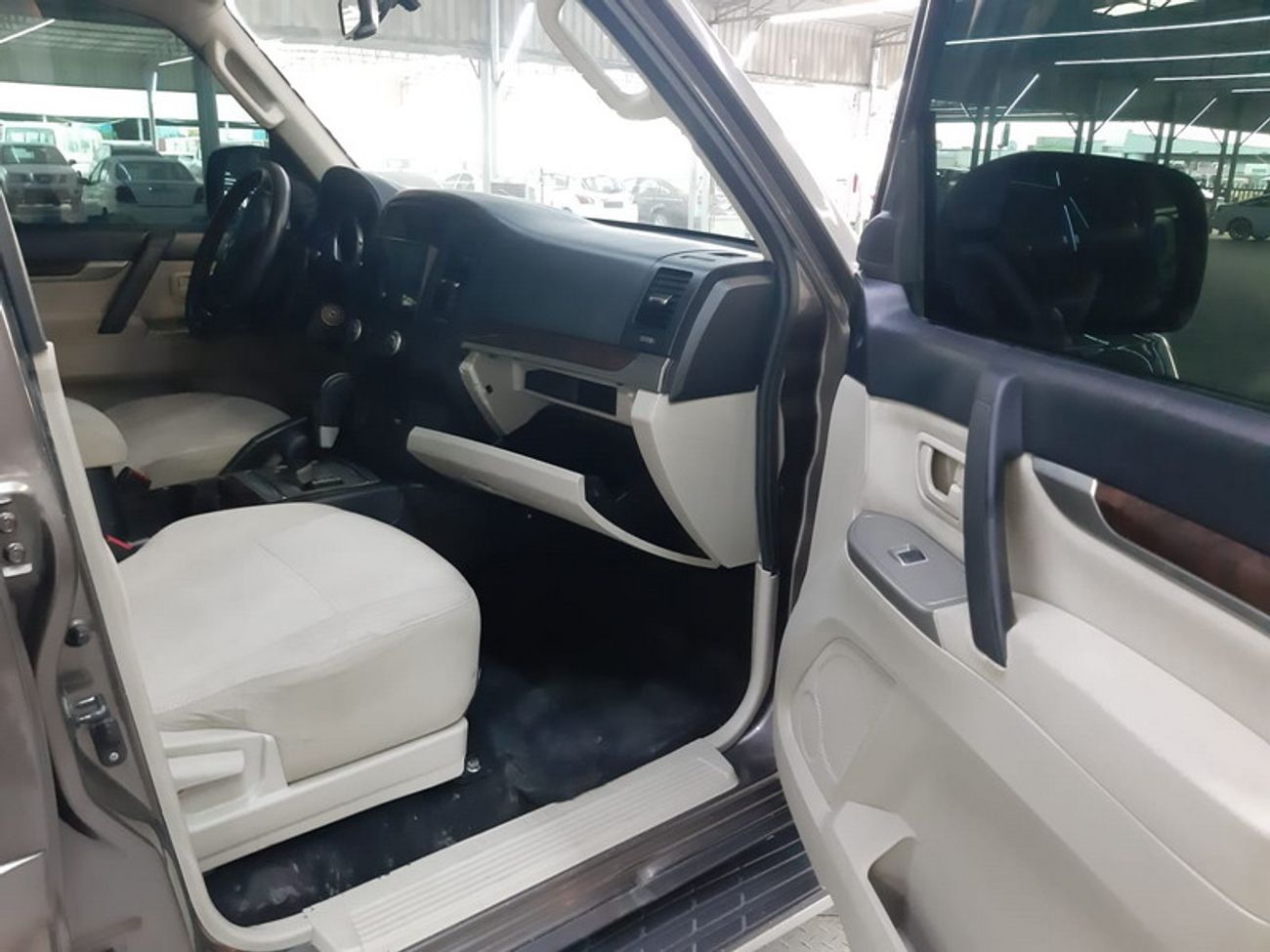 ميتسوبيشي باجيرو 3.8L (LOT#: 1681)