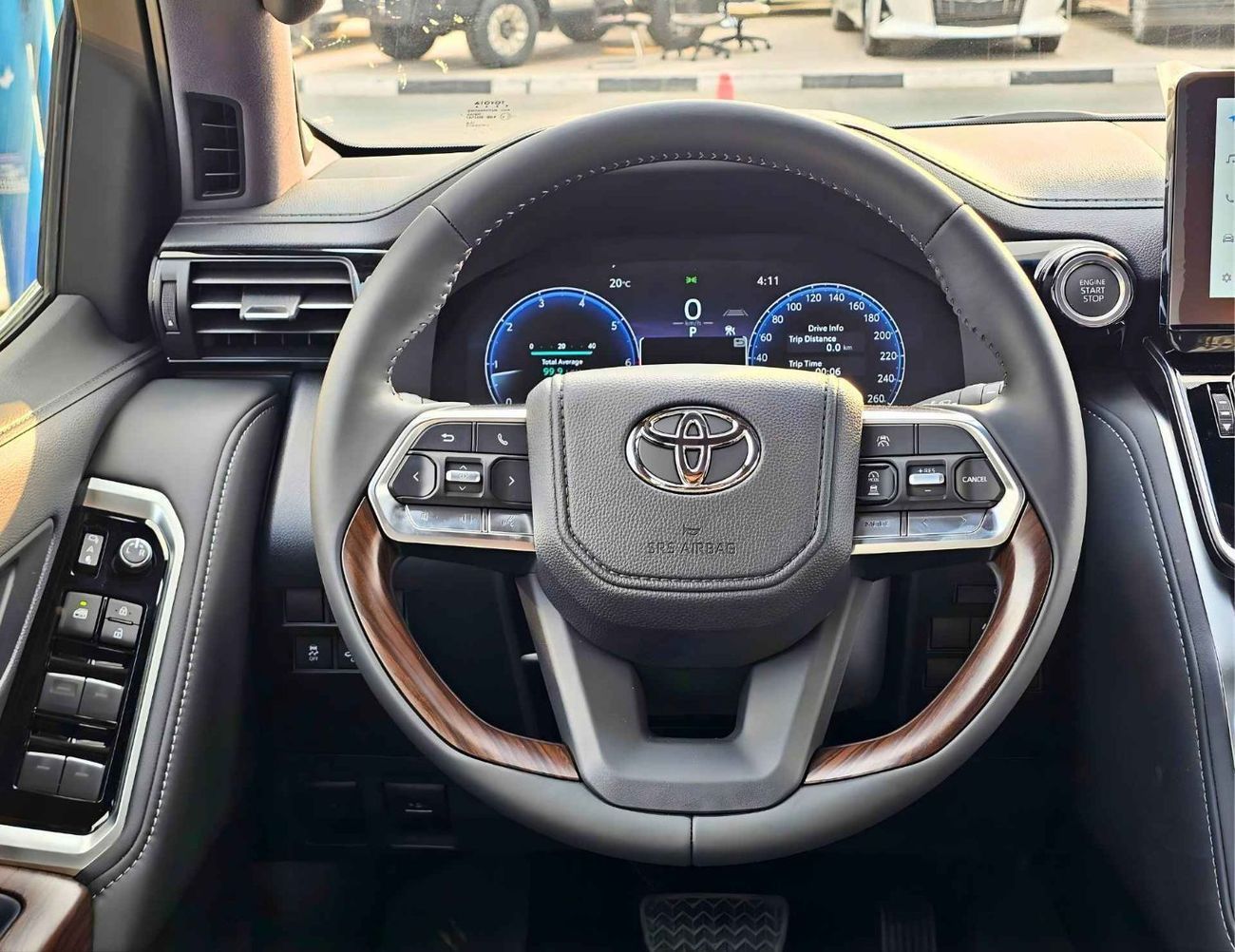 Toyota Land Cruiser VXR VX /4.0L PETROL V6 /RADAR /BIG DVD/JBL SPEAKERS / REAR ENTERTAINMENT DVD /MID OPTION (CODE#VX4MA