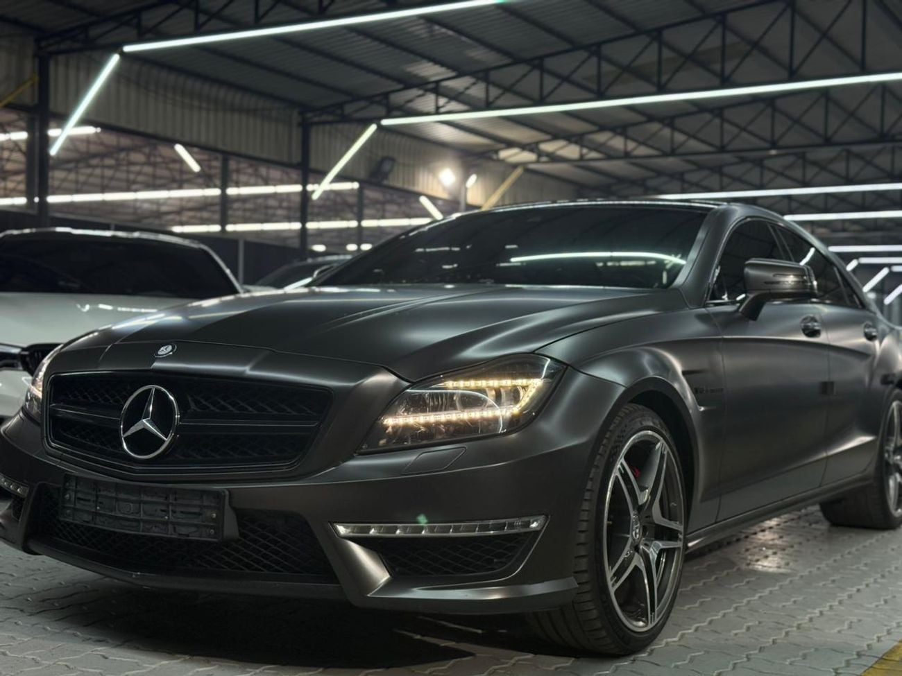 Mercedes Benz CLS63 AMG Std 5.0L