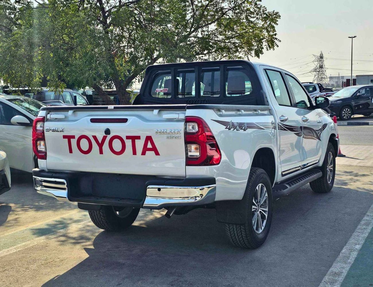 Toyota Hilux SR5 S-GLX WIDE BODY / 2.7L PETROL M/T / CHROME BUMPERS / DVD+CAMERA / FULL OPTION (CODE#D4PMFS)