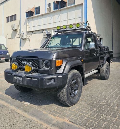 Toyota Land Cruiser Pick Up  RHD Single Cabin Off-Road Heavy-duty Utility Pickup Truck 1VD-FTV 4.5L V8 Diesel Engine Manual Gear