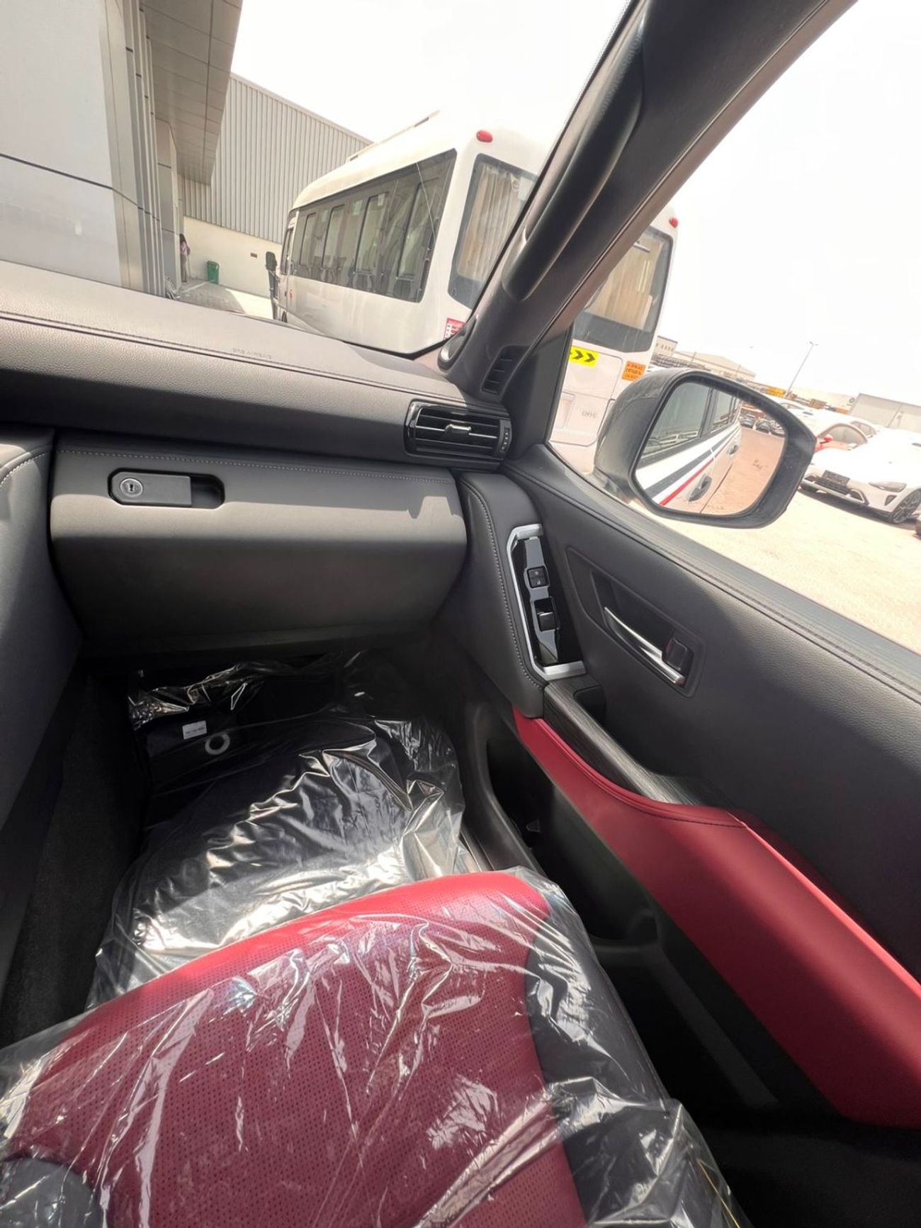 تويوتا لاند كروزر 2025 Toyota Land Cruiser LC300 GR-Sport (Full-Option with Radar) 3.3L V6 Twin Turbo Diesel A/T 4WD