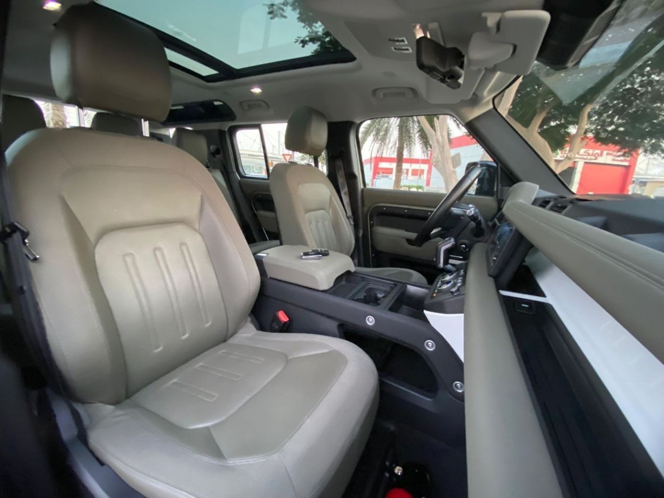 لاند روفر ديفندر 110 HSE P400 3.0L