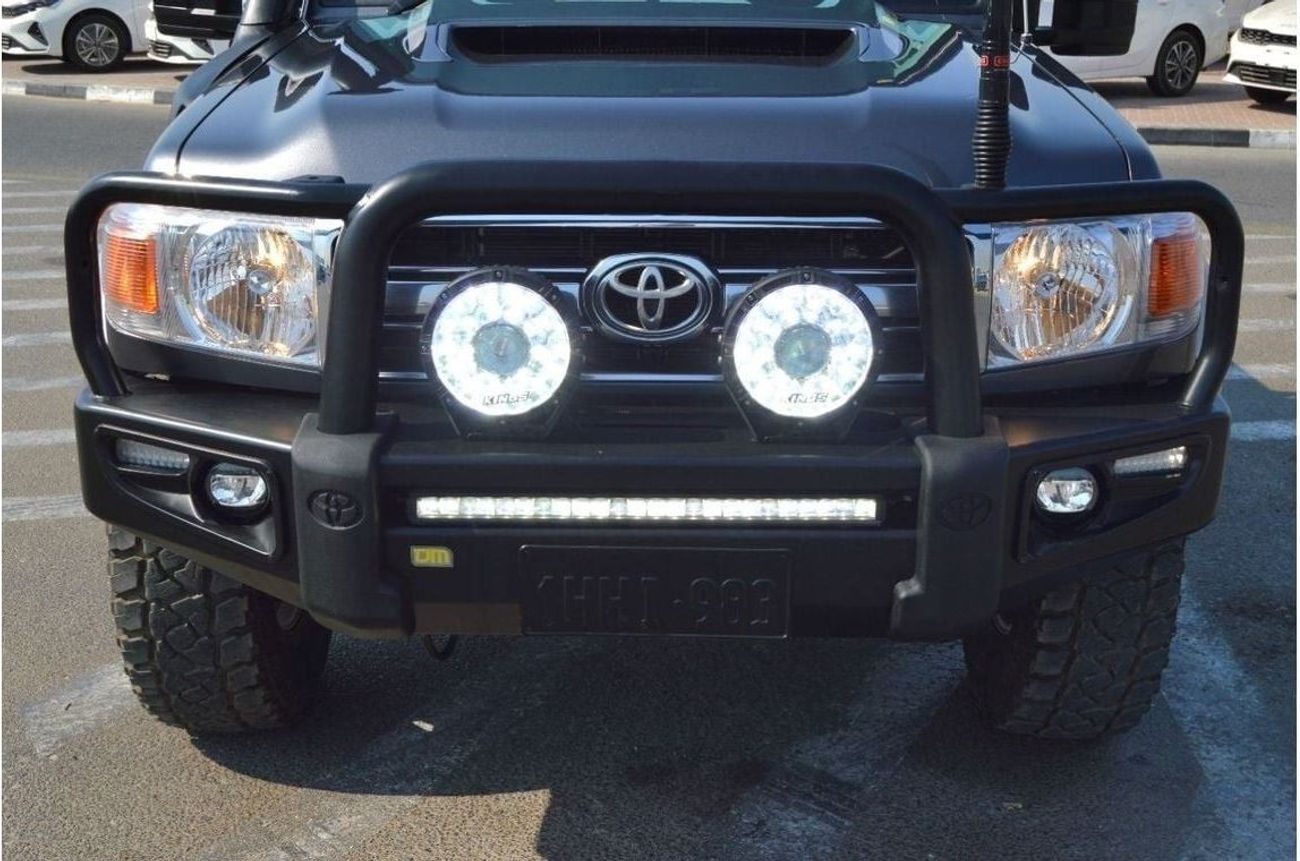 تويوتا لاند كروزر بيك آب Single cabin