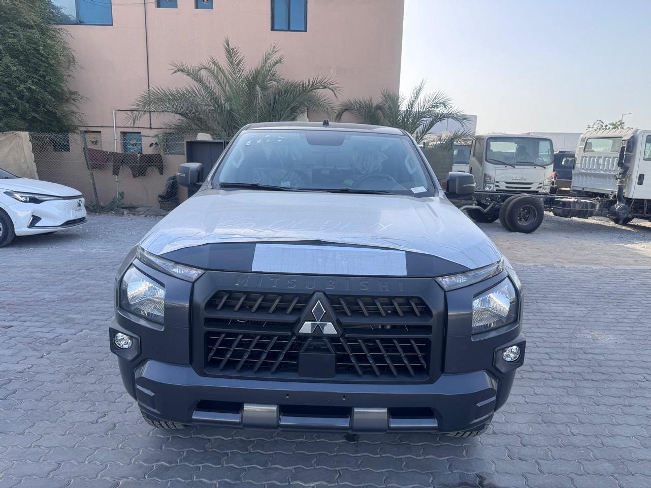 Mitsubishi L200 MITSUBISHI L200 Petrol Double Cabin 4WD 5MT 2.5L GLX - Basic Option _Grey