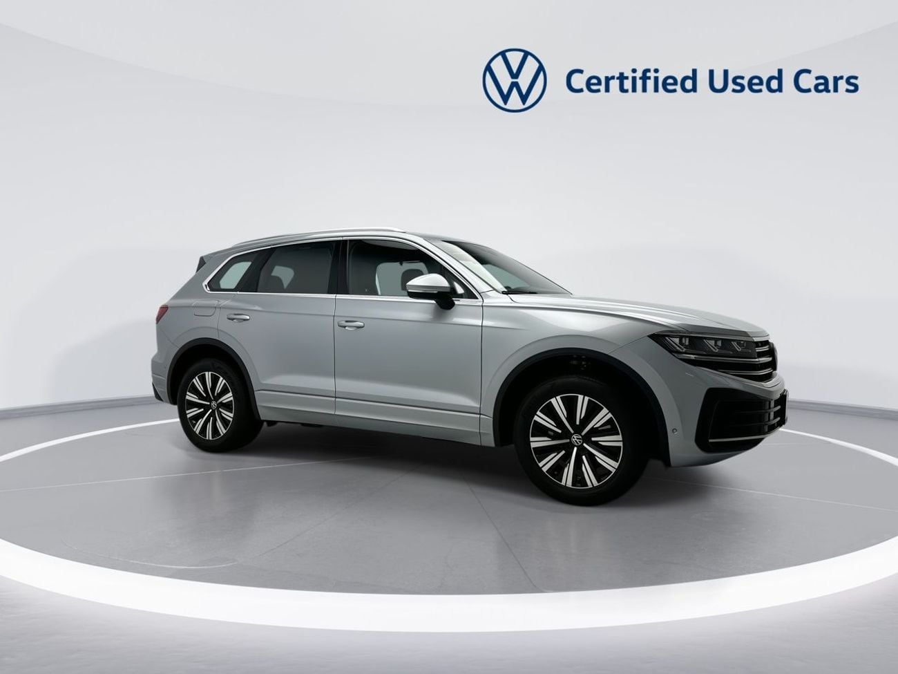 فولكس واجن طوارق | 42,100 AED SAVINGS from New Car | ONLY 3,796 KM | As-New Flagship Luxury | Warranty and Free Servi