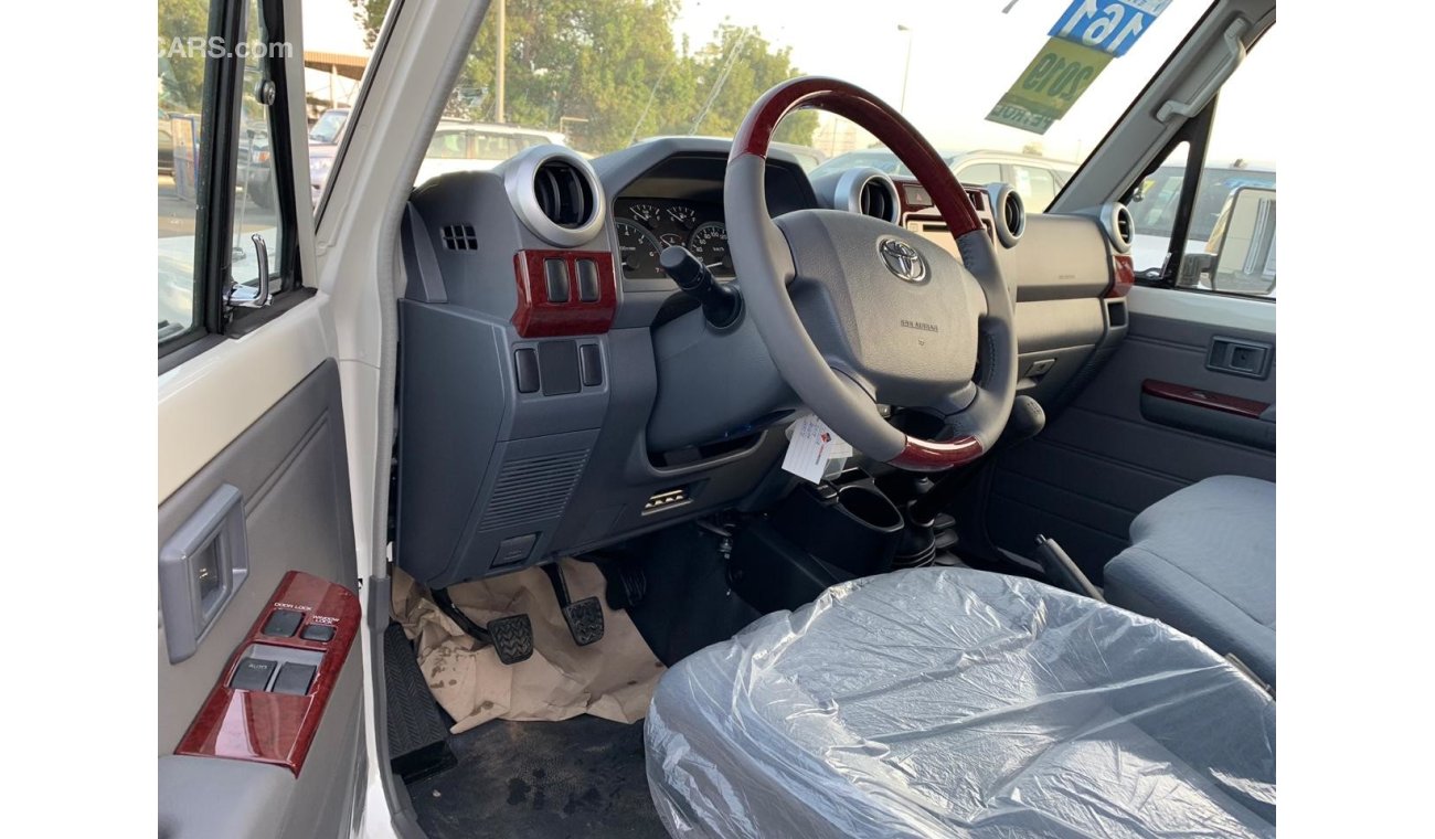 Toyota Land Cruiser GRJ78 V6 PETROL 2019 FULL OPTION