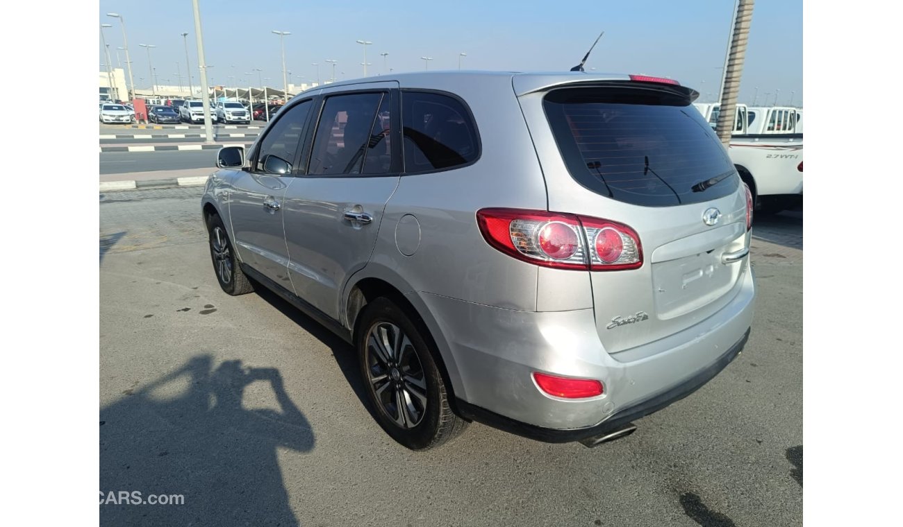 هيونداي سانتا في Hyundai Santafe 2011 diesel.The car is very good, in perfect condition, looks clean from the inside