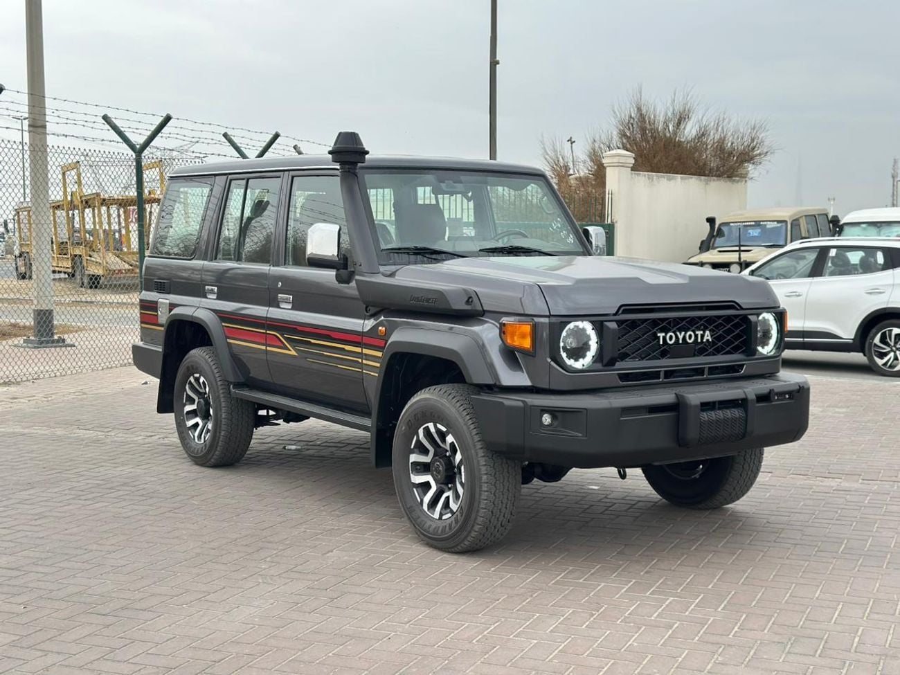تويوتا لاند كروزر 70 LC76 DX DX 4.0L A/T