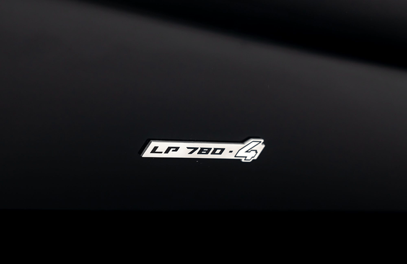 لامبورغيني أفينتادور 6.5L V-12 Naturally Aspirated Engine