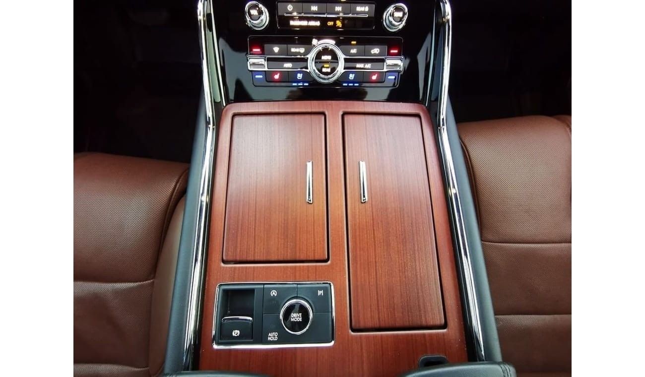 Lincoln Navigator Presidential 3.5L Lincoln Navigator (Presidential) - 2022- Black