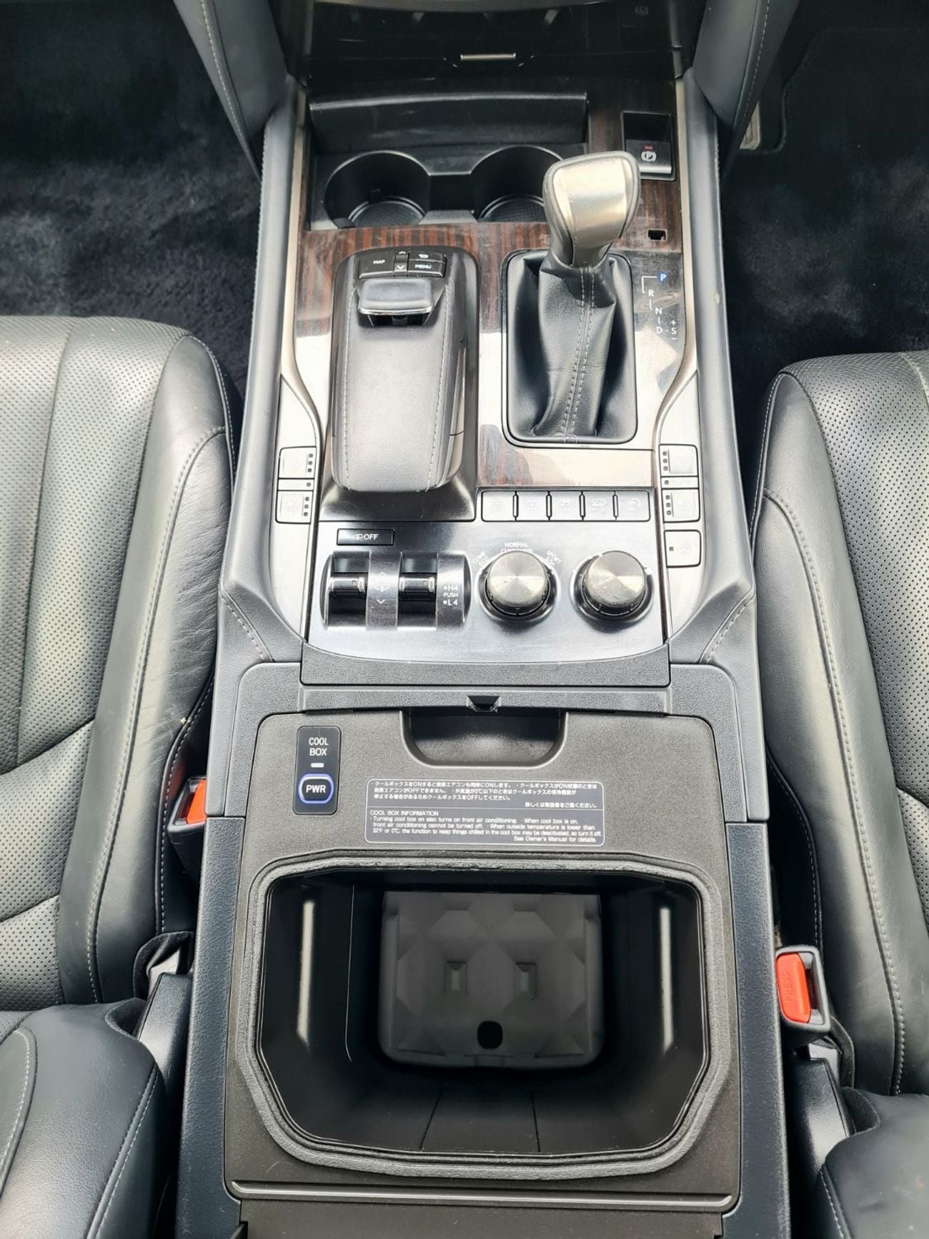 لكزس LX 570 SIGNATURE Right Hand Drive  Year: *2019* *Full option* Engine: 5.7L V8