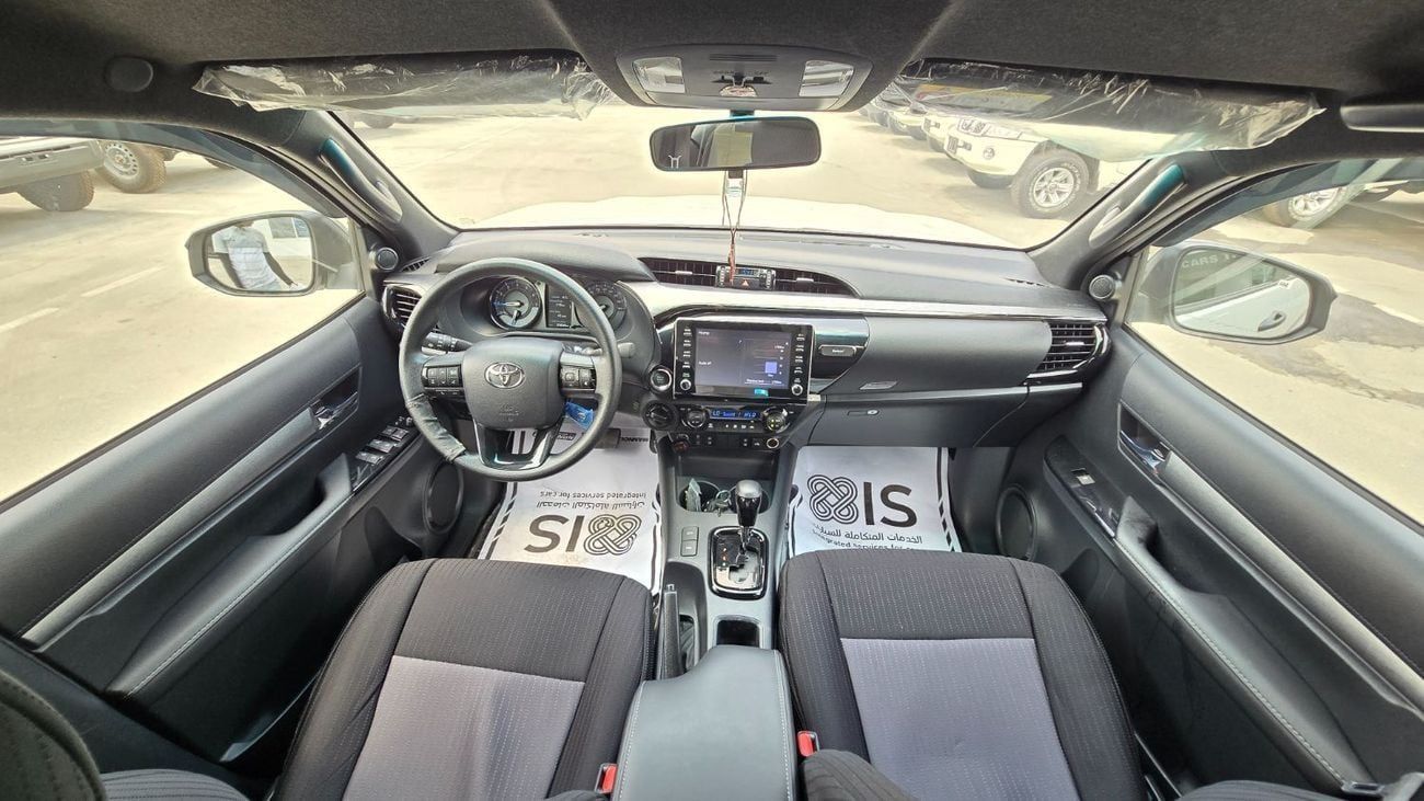 Toyota Hilux Adventure 4.0L AT Model Year 2024 Color White