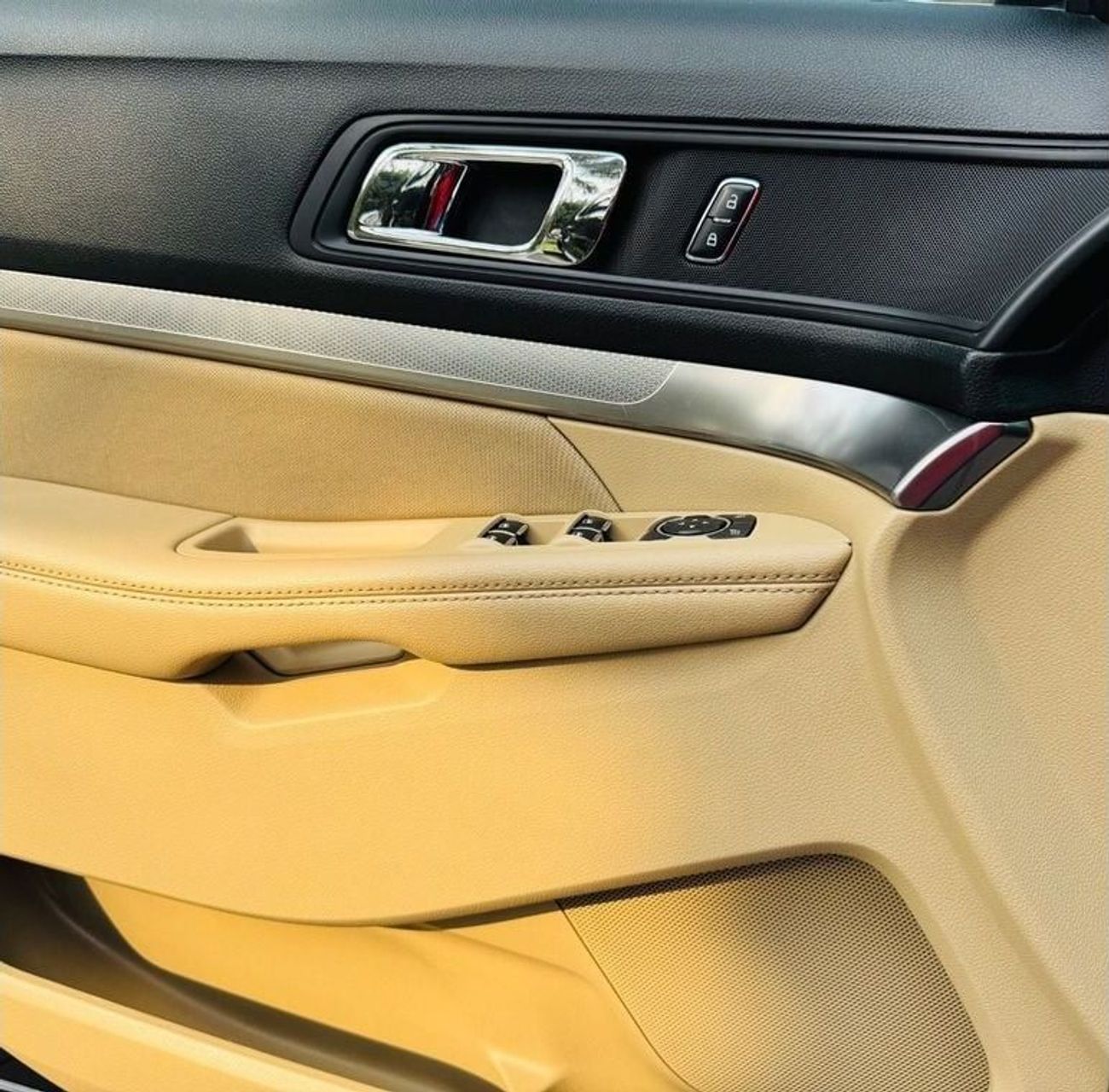 Ford Explorer Std 3.5L 4WD