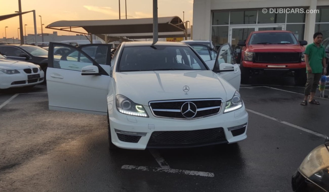 مرسيدس بنز C 300 مرسيدس C300 كت 63 موديل 2012 السياره بحاله ممتازه ولا تحتاج اي مصروف السياره فل وابشن مسرفسه بالكامل