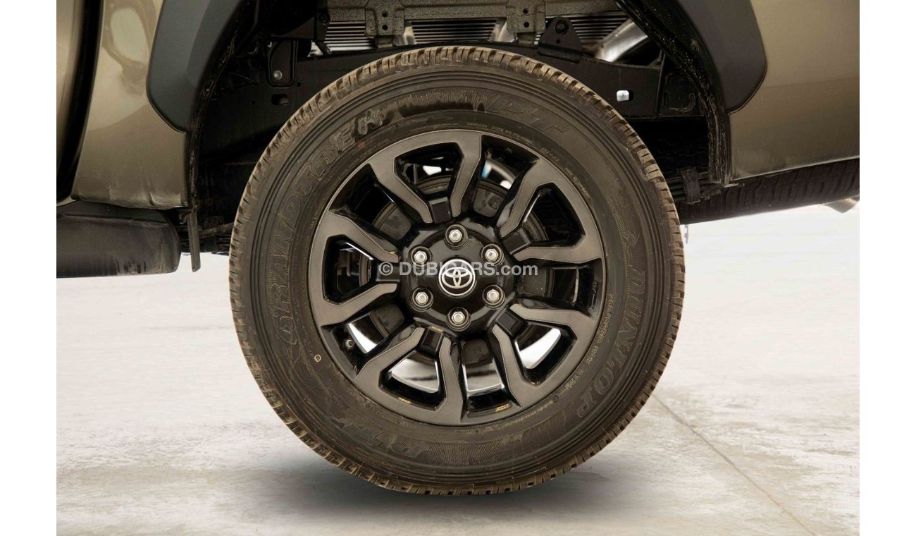 تويوتا هيلوكس Get 2023 Toyota Hilux 4x4 DC 4.0 AD HI SR5 P A/T - Export Only