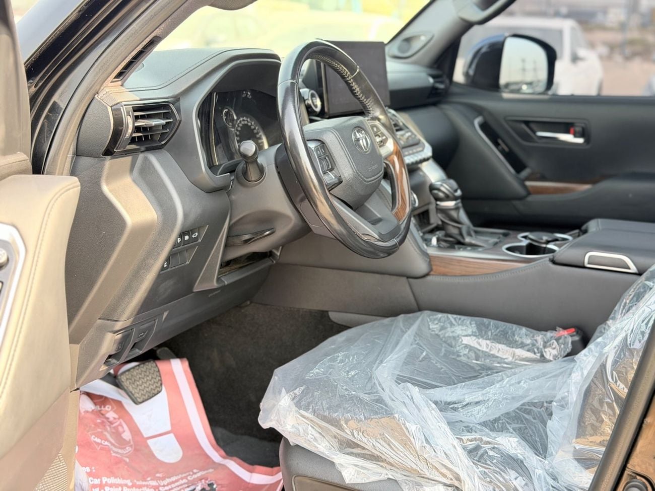 تويوتا لاند كروزر VXR تويوتا لاندكروزر LC300 SUV، محرك بنزين ثنائي التوربو سعة 3.5 لتر، 7 مقاعد، 5 أبواب، لون خارجي أسود، 