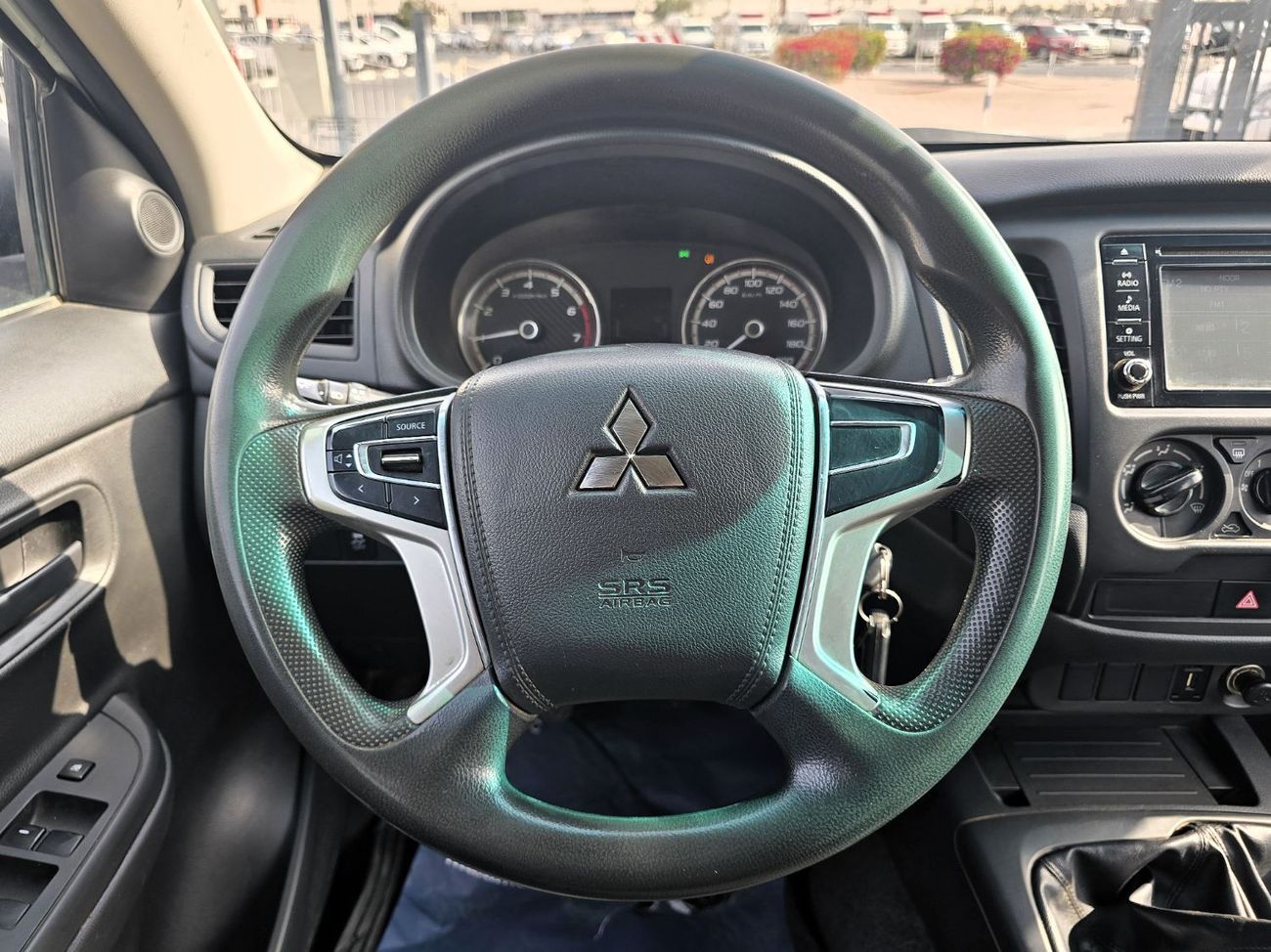 Mitsubishi L200 Used Mitsubishi58 L200 GLX 2.4L Petrol M/T 4*4  GCC White Color  2022 Model