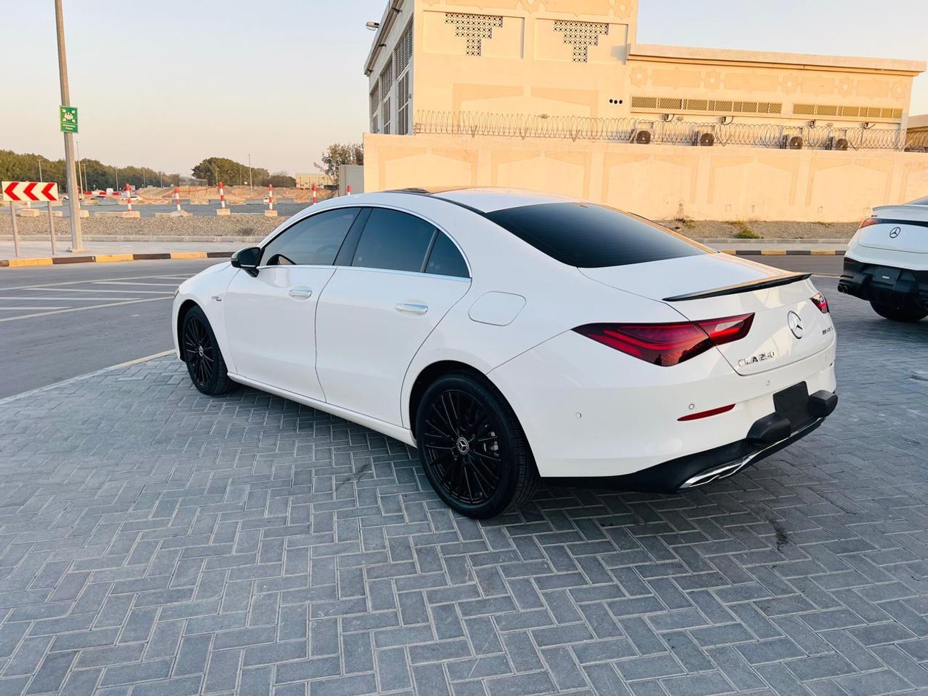 مرسيدس بنز CLA 250 Premium + 2.0L