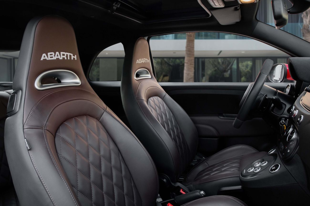 أبارث 695 1,567 P.M | 0% Downpayment | Abarth 695 Turismo Cabrio!