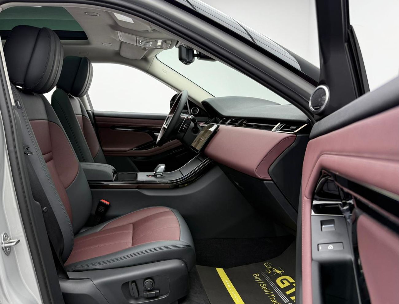 Land Rover Range Rover Evoque P250 SE 2.0L 2025 Range Rover Evoque Dynamic SE ,Warranty, Brand New, Excellent Conditi