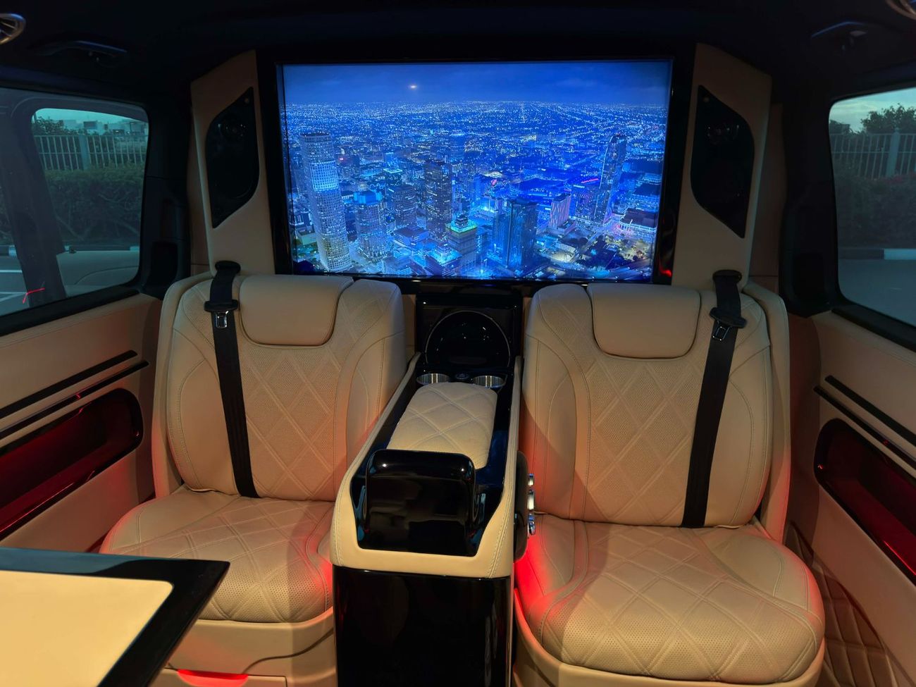 مرسيدس بنز V 250 GCC SPEC NEAT AND CLEAN