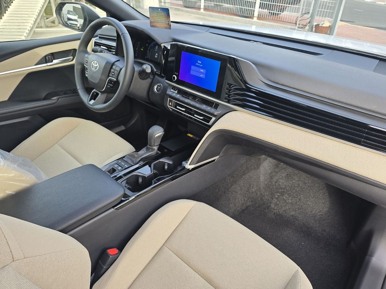 Toyota Camry Toyota Camry LE 2.5L Hybrid A/T FWD Sedan GCC Silver color 2026 model