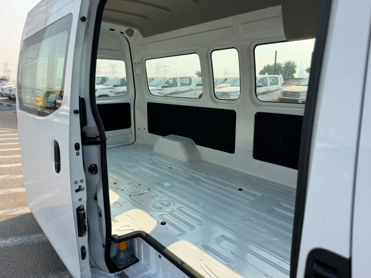 نيسان أورفان HIGH ROOF WIDE BODY
